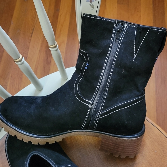 Suede Boots - Picture 5 of 7